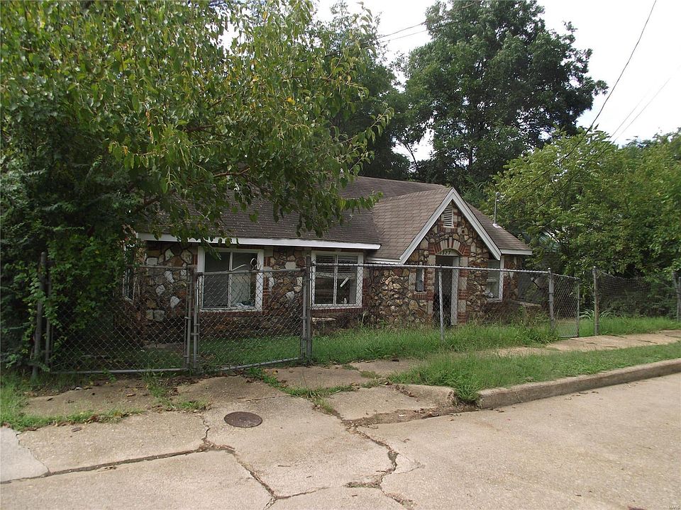 1st image of 1327 Benton St