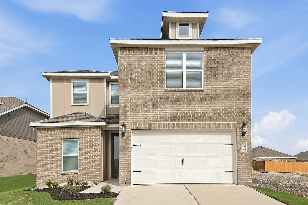 5 bed, 2.5 bath, 2504 sqft, $2,670 — Photo 1