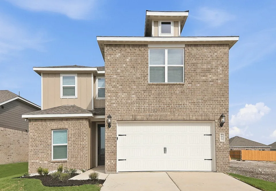 1017 Hickory Ln