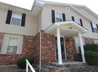 2225 Highland Hill Dr, Saint Peters, MO 63376
