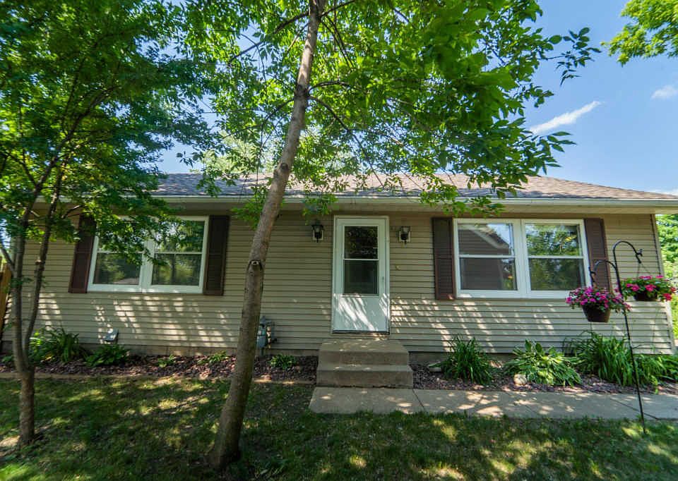 1st image of 419 20th Ave N