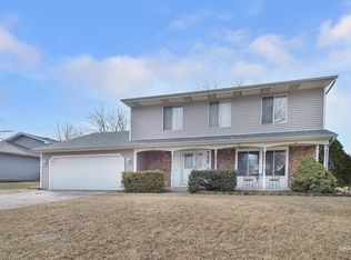 725 Mensching Rd, Roselle, IL 60172