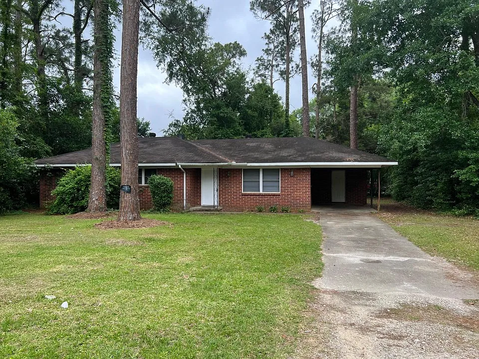2527 Cherokee Dr