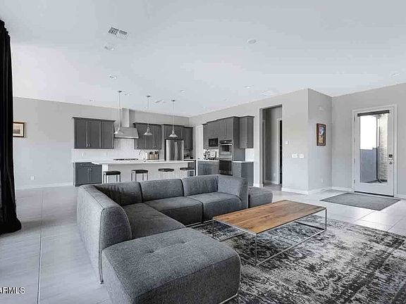 5th image of 1118 E Paseo Way