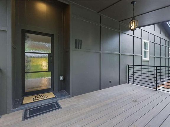 3rd image of 977 Fleetwood Cir