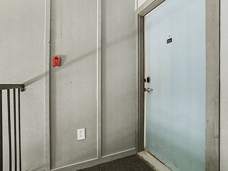 Emerald Park Apartments — Photo 24