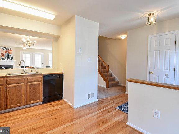 4th image of 5049 Sanibel Ct