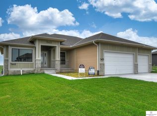 7904 Von St, Papillion, NE 68046
