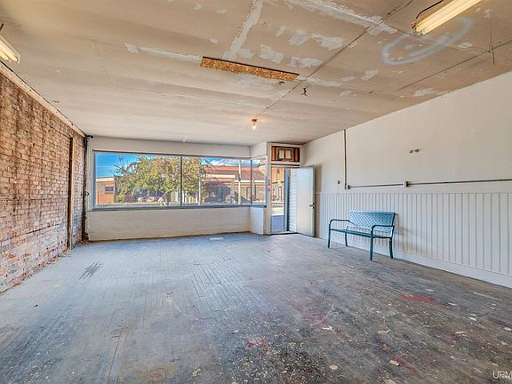 3rd image of 123 Walnut St