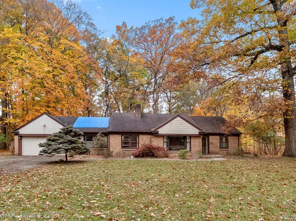 21885 Maplewood Dr, Southfield, MI 48033