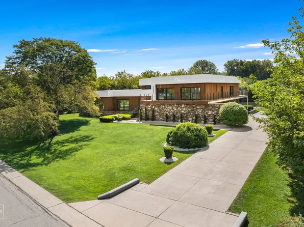 15 Royal Vale Dr, Oak Brook, IL 60523