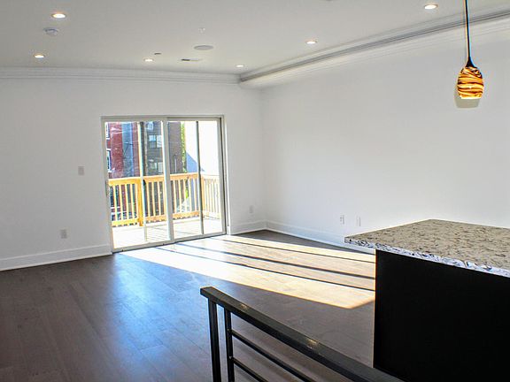 2nd image of 1539 N Franklin St #Top