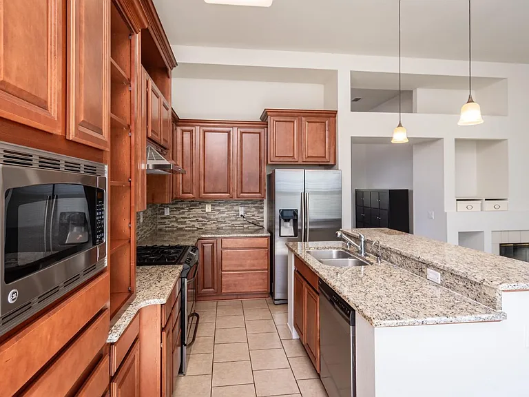 9484 Windrift Ln — Photo 3