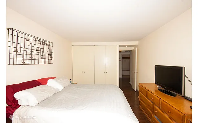 Rented by Douglas Elliman | media 24