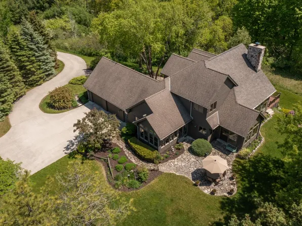 2795 Shagbark DRIVE, Kewaskum, WI 53040