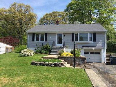 85 Trojan Dr, Bridgeport, CT, 06610