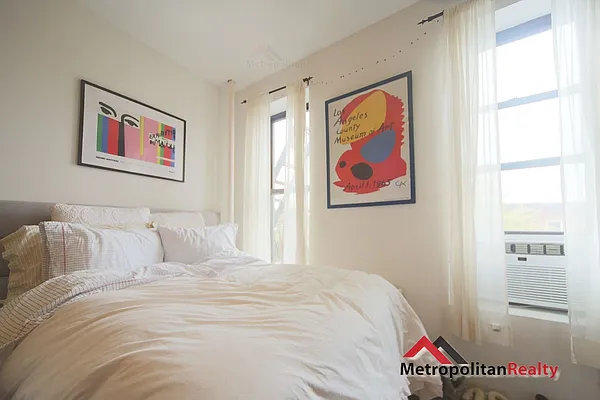 Rented by Metropolitan Realty | media 1
