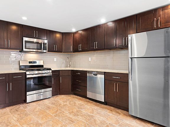 3rd image of 247 Putnam Ave #1