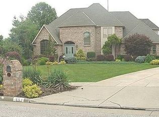 251 Kings Ln, Canfield, OH 44406