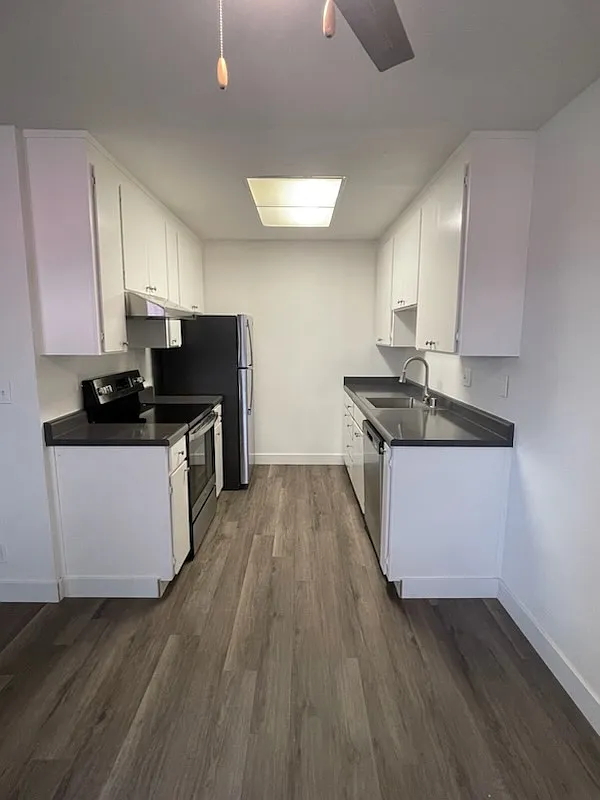 Building Photo - 420 Union Ave #18