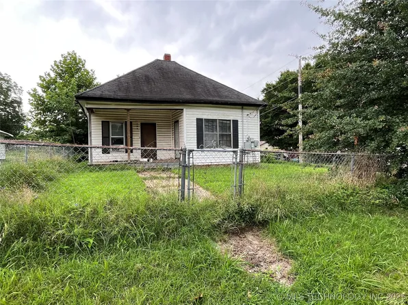 402 NE E St E, Stigler, OK 74462