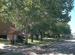 7084 Greenway Chase St, Houston, TX 77072