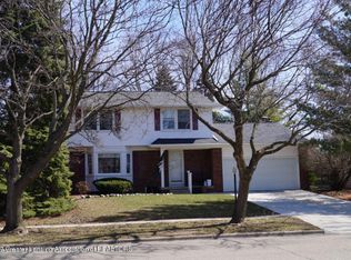 911 Bennington Dr, Lansing, MI 48917