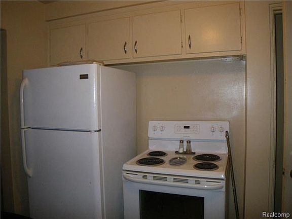5th image of 15844 Hanover Ave