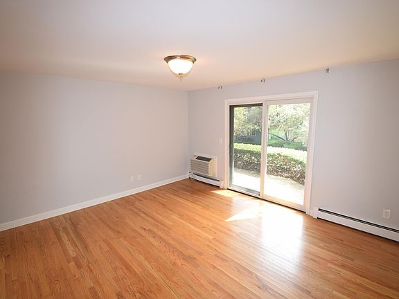 5th image of 300 Opatrny Dr APT 122