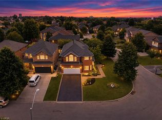 31 Commando Ct, Hamilton, ON L8B 0J6