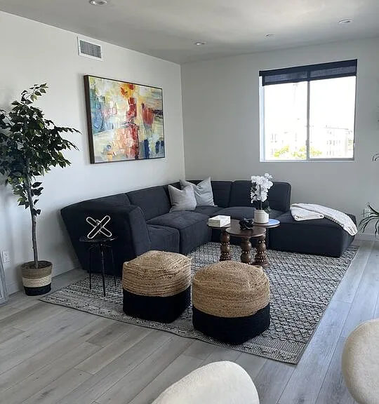 124 S Croft Ave #403 — Photo 21