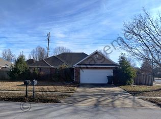 1850 N Cannondale Dr, Fayetteville, AR 72704