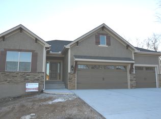 1409 Nw Cottonwood Dr, Grain Valley, MO 64029