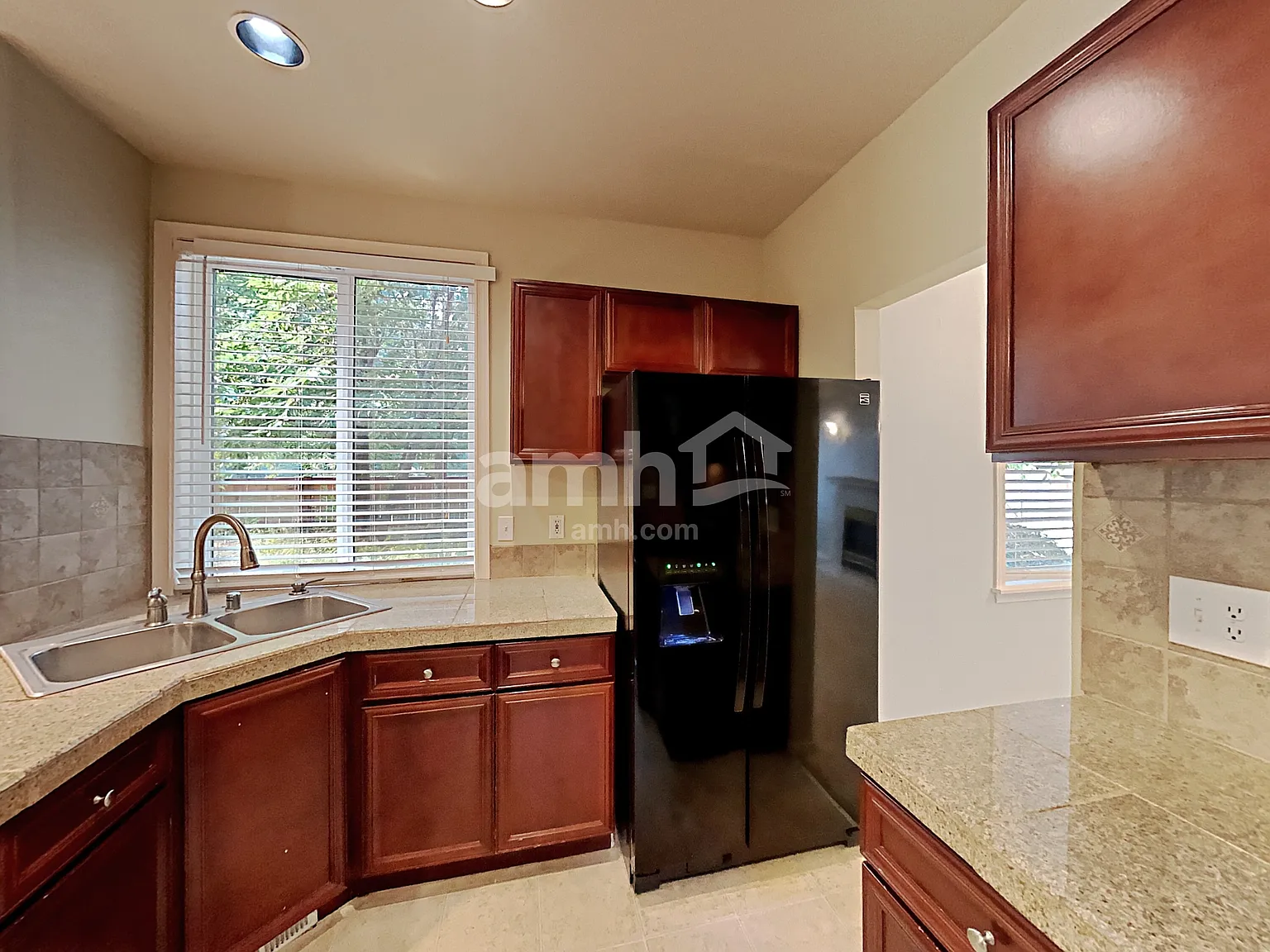 3 bed, 2.5 bath, 1644 sqft, $2,950 — Photo 3