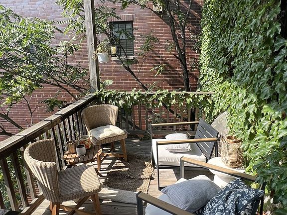 4th image of 2440-42 N Racine Ave #24421