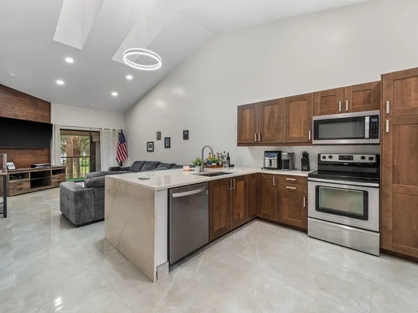 600 Crosswinds Drive #C2, Greenacres, FL 33413