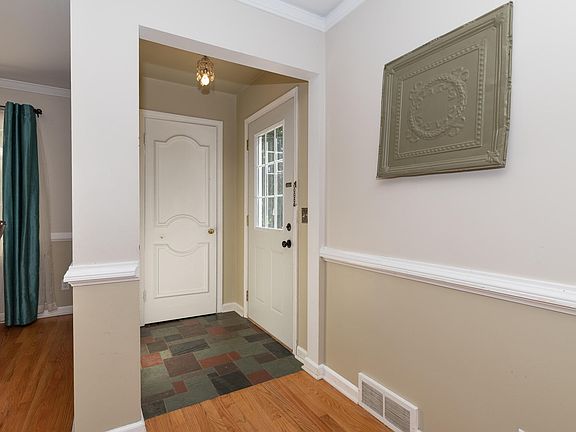 2nd image of 2422 Aberdeen Dr