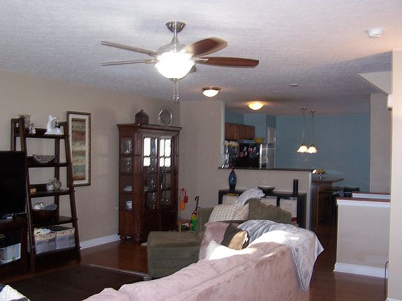 3rd image of 5970 Woodshire Dr #203