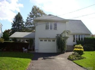 1734 James St, Merrick, NY 11566