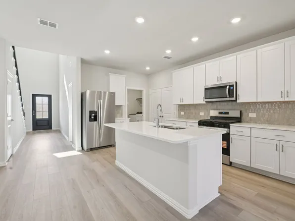 807 Dotty Dr, McKinney, TX 75071