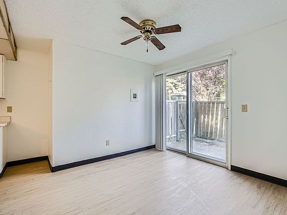 4th image of 21828 29th Ave S APT 1