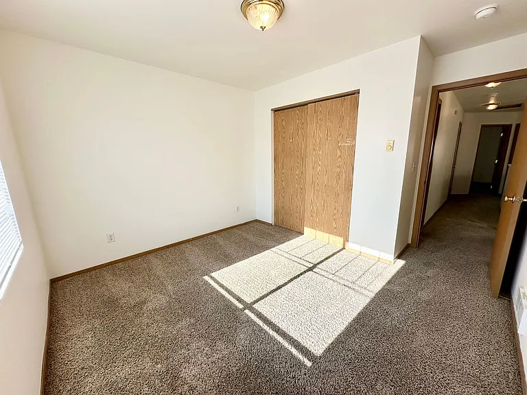 2103 N Yellowstone St — Photo 30