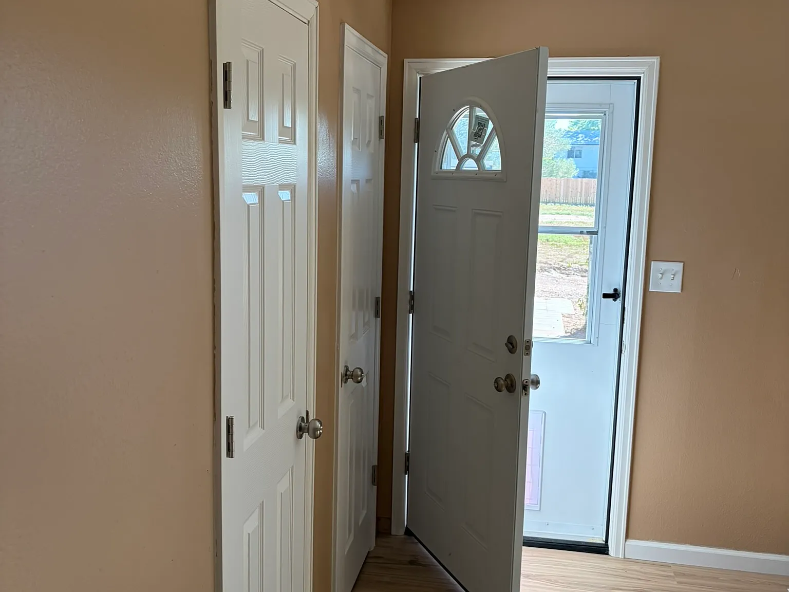2 bed, 900 sqft, $1,800 — Photo 2