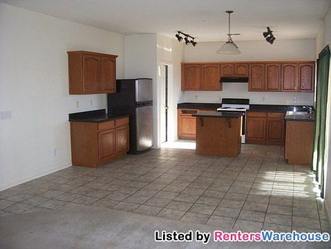 3rd image of 30090 N Royal Oak Way