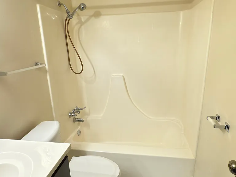 Oakmont Apartments — Photo 17