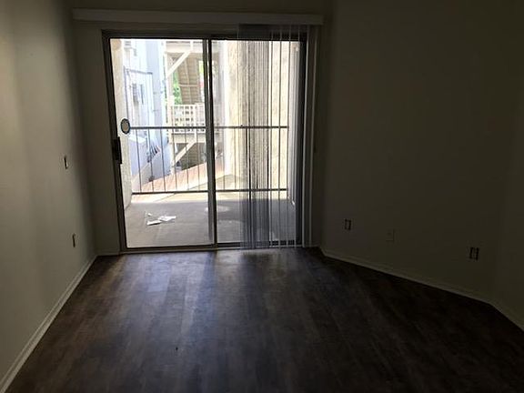 3rd image of 9 Loma Ave #2