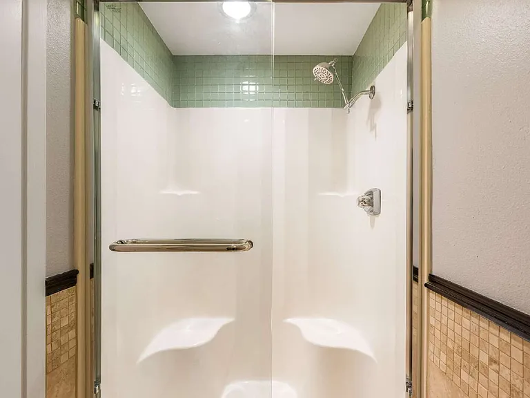 10502 Spicewood Pkwy — Photo 21