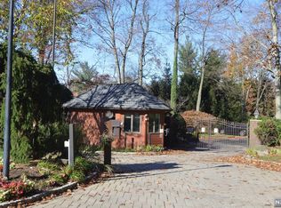 46 Hidden Ledge Rd, Englewood, NJ 07631