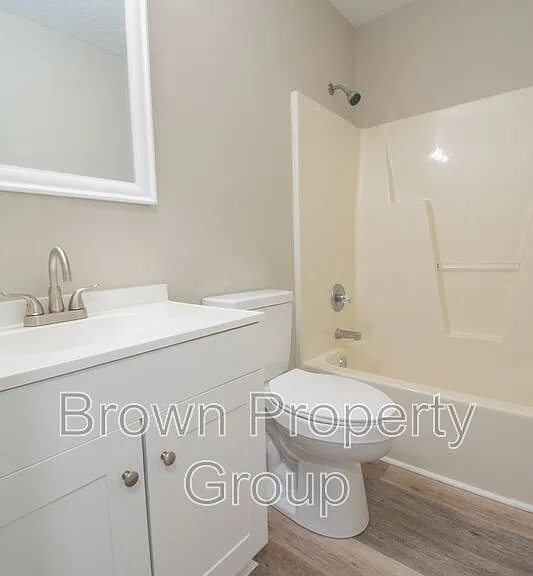 621 Winthrop Ct — Photo 10