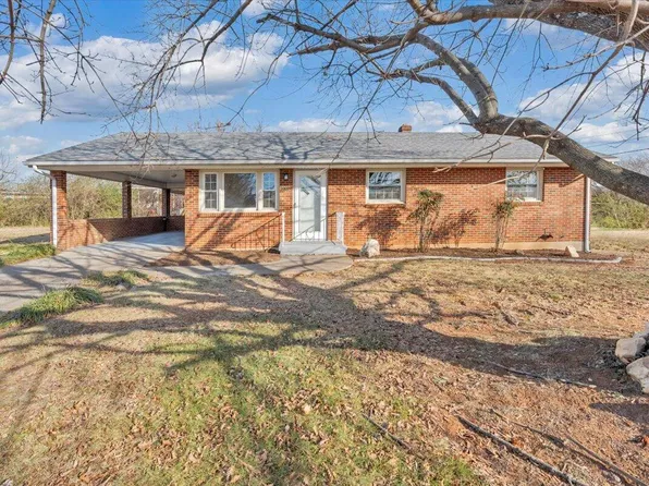 3302 Frontier Rd NW, Roanoke, VA 24012